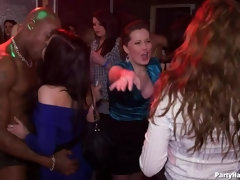 Любители, Черные, Минет, Брюнетки, Одетые девушки голые парни, Трусики, Вечеринка, Сосущие