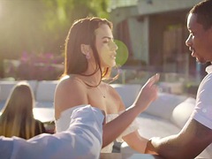 69, Grosse bite, Sucer une bite, Brunette brune, Noir ébène, Embrassement, De plein air, Chevaucher