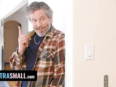 18, 着衣女と全裸男, イく瞬間, バック, 指いじり, なめる, 自然山雀, オマンコ