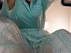 お尻, ビキニ, 茶髪の, 毛深い, 乳首, パンティ, 穴開きパンティ, ストリッピング