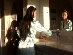 18 jaar, Lieveling, Grote mammen, Bruinharig, Seksspeelgoed, Orgasme, Pornster, Mager