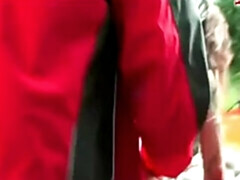 Enthousiasteling, Grote mammen, Pijpbeurt, Sperma shot, Duits, Reusachtig, Buiten, Tieten likken