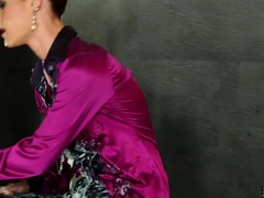 Morena, Corridas, Estilo perrito, Agujero de la gloria, Látex, Satén, Solo, Esperma