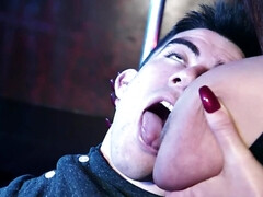 Gros cul, Gros seins, Sucer une bite, Club, Noir ébène, Mère que j'aimerais baiser, Rasée, Se déshabiller