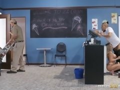 Случайно, Анальный секс, Большие сиськи, Минет, Застукали, Сперма на лице, Милф, Сиськи