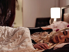 Noire, Blonde, Brunette brune, Interracial, Lesbienne, Mamelons, Chatte, Nénés