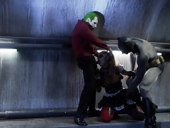 Anal, Cul, Sucer une bite, Branlette thaïlandaise, Mère que j'aimerais baiser, Tatouage, Plan cul à trois, Mouillée