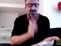 Bruinharig, Schattig, Diep in de keel, Sperma in gezicht, Fetisj, Kut duiken, Kousen, Tatoeage