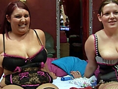 Grosser arsch, Grosse titten, Blasen, Pummelig, Gruppensex, Gruppe, Hd, Rasiert