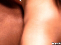 Grosse titten, Blasen, Schwarz, Handjob, Hd, Interrassisch, Küssen, Latina