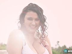 Wohlbeleibte schöne frauen, Grosse titten, Braunhaarige, Hd, Masturbation, Im freien, Solo