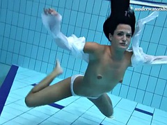 Fetisch, Freundin, Küssen, Lesbisch, Öffentlich, Jungendliche (18+), Titten, Unter wasser