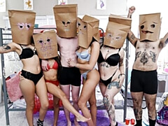 Grosser arsch, Grosser schwanz, Grosse titten, Blasen, Hundestellung, Orgie, Dürr, Jungendliche (18+)