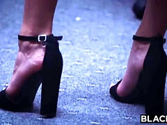 Большой член, Брюнетки, Сперма на лице, Межрасовый секс, Два парня и девушка, Наездница, Сквиртинг, Втроем