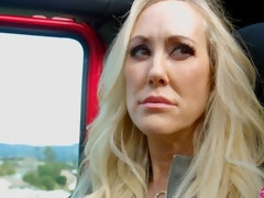 69 negenenzestig, Geweldig, Blond, Pijpbeurt, Handbeurt, Moeder die ik wil neuken, Rok, Tieten likken