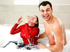 Bad, Blasen, Braunhaarige, Hundestellung, Handjob, Jungendliche (18+), Titten, Nass