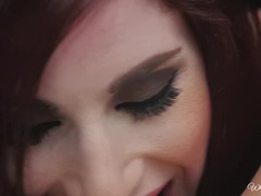 Culo, Tetas grandes, Vestido, Tetas naturales, Perforación, Cabello corto, Tatuaje, Hilo dental