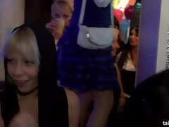 ブロンド, フェラチオ, 着衣女と全裸男, ダンス, グローブ, 手コキする, オージー, ストッキング