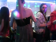 素人, デカチン, 着衣女と全裸男, チン, 女, グループ, ヒール, パーティ
