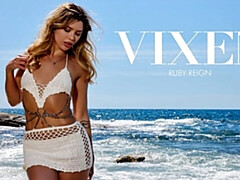 Gros cul, Grosse bite, Gros seins, Blonde, Sucer une bite, En levrette, Maigrichonne, Adolescente