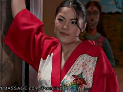 Aziatisch, Pijpbeurt, Masseren, Tieten likken