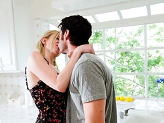 Grosse bite, Gros seins, Blonde, Sucer une bite, Gorge profonde, Branlette thaïlandaise, Actrice du porno, Suçant