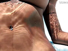 Tetas grandes, Hembra, Fetiche, Hd, Pequeña, Piscina, Público, Adolescente