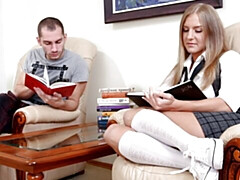 Gros cul, Grosse bite, Sucer une bite, En levrette, Seins naturels, Élève, Adolescente, Nénés