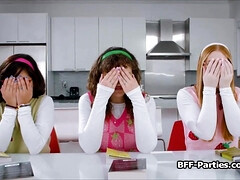 Amateur, Gros seins, Sucer une bite, Plantureuse, Érotique, Le plan cul à quatre, Lesbienne, Adolescente