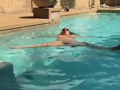 Leie, Wohlbeleibte schöne frauen, Grosse titten, Natürlichen titten, Im freien, Pool, Solo, Nass