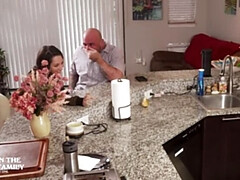 Жопа, Большой член, Минет, Брюнетки, Дочка, Семья, Натуральные сиськи, Сиськи