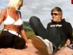 18 jaar, Enthousiasteling, Grote mammen, Blond, Duits, Buiten, Openbaar, Tiener