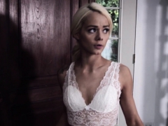 Blonde, Sucer une bite, Brunette brune, Européenne, Hard, Lesbienne, Plan cul à trois, Nénés