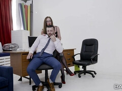 Brunette brune, Européenne, Fille latino, Bureau, Piercing, Espagnole, Plan cul à trois, Nénés