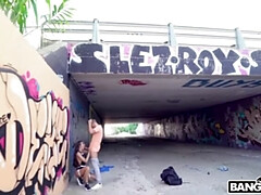 In den arsch, Grosser schwanz, Braunhaarige, Handjob, Hd, Im freien