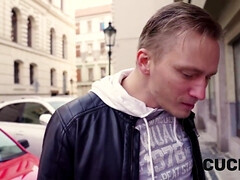 Brunette brune, Plantureuse, Mère que j'aimerais baiser, Argent, Seins naturels, Réalité, Jarretelles, Nénés