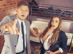 Blond, Sperma in mond, Sperma shot, Hondjeshouding, 1 man 2 vrouwen, Likken, Trio, Tieten likken