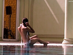 18, 茶髪の, フェティッシュ, プール, 公共, ロシア人, ティーン, 水中