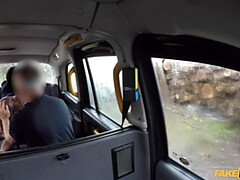 Auto, Schwanz, Kleid, Aufs gesicht abspritzen, Absätze, Im freien, Arsch lecken, Kurzes haar