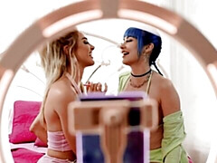 デカ尻, デカパイ, 指いじり, キス, なめる, 下着, ガリガリ, ストリッピング