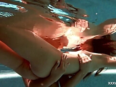 18 летние, Большие сиськи, Блондинки, Фетиш, На публике, Молоденькие, Сиськи, Под водой