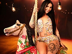 Amateur, Gros cul, Brunette brune, Doigter, Masturbation, Mère que j'aimerais baiser, Solo, Dénudage