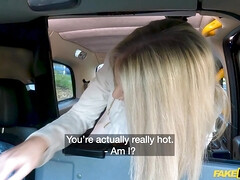 Grosse titten, Vollbusig, Auto, Kleid, Milf, Mutti, Erotischer film, Strümpfe