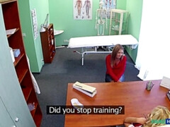 Cunnilingus, Amateur, Médico, Penetracion con dedos, Lesbiana, Oficina, Uniforme, Voyeur