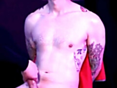 Anaal, Grote lul, Gebondenheid, Vingeren, Handbeurt, Hardcore, Verleid, Tatoeage