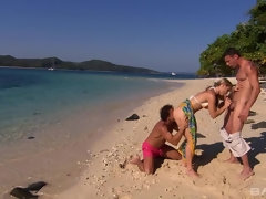 アナル, ブロンド, イく瞬間, ダブル開発, 顔射, アウトドア, 公共, 三人