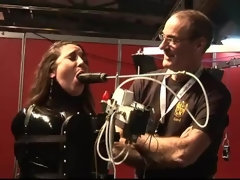 Lieveling, Bondage discipline sadomasochisme, Grote kont, Grote mammen, Latex, Openbaar, Spandexonderbroek, Speelgoed