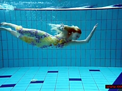 18, 素人, ヌード, ヌーディスト, 小柄, プール, ロシア人, ティーン