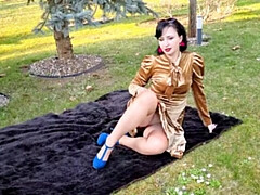 Leie, Braunhaarige, Absätze, Selbstgemacht, Reif, Milf, Im freien, Solo