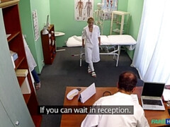 Leie, Spermaladung, Aufs gesicht abspritzen, Fingern, Handjob, Krankenschwester, Schlucken, Zug